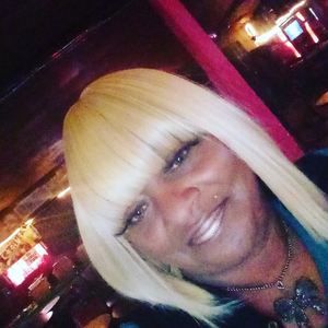 Meet your Posher, Dee dee